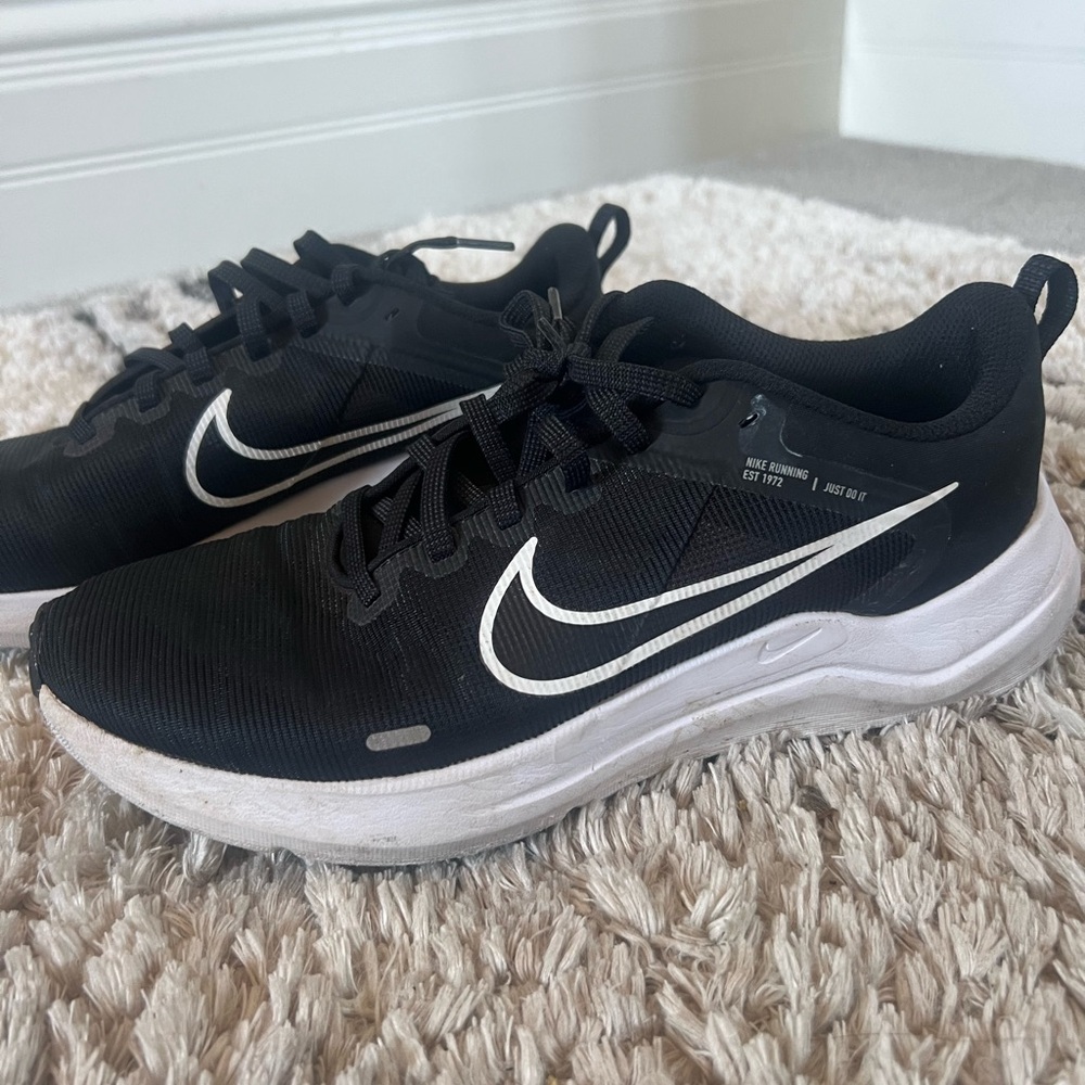 Nike women’s  Black Running Shoes